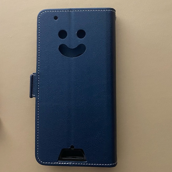 NWT- iPhone case + wallet - Picture 2 of 8